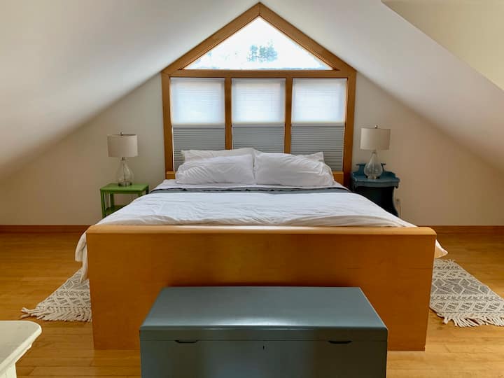 主卧配备2米宽双人床