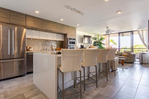 Awesome downtown Kona condo w/ocean views & pool