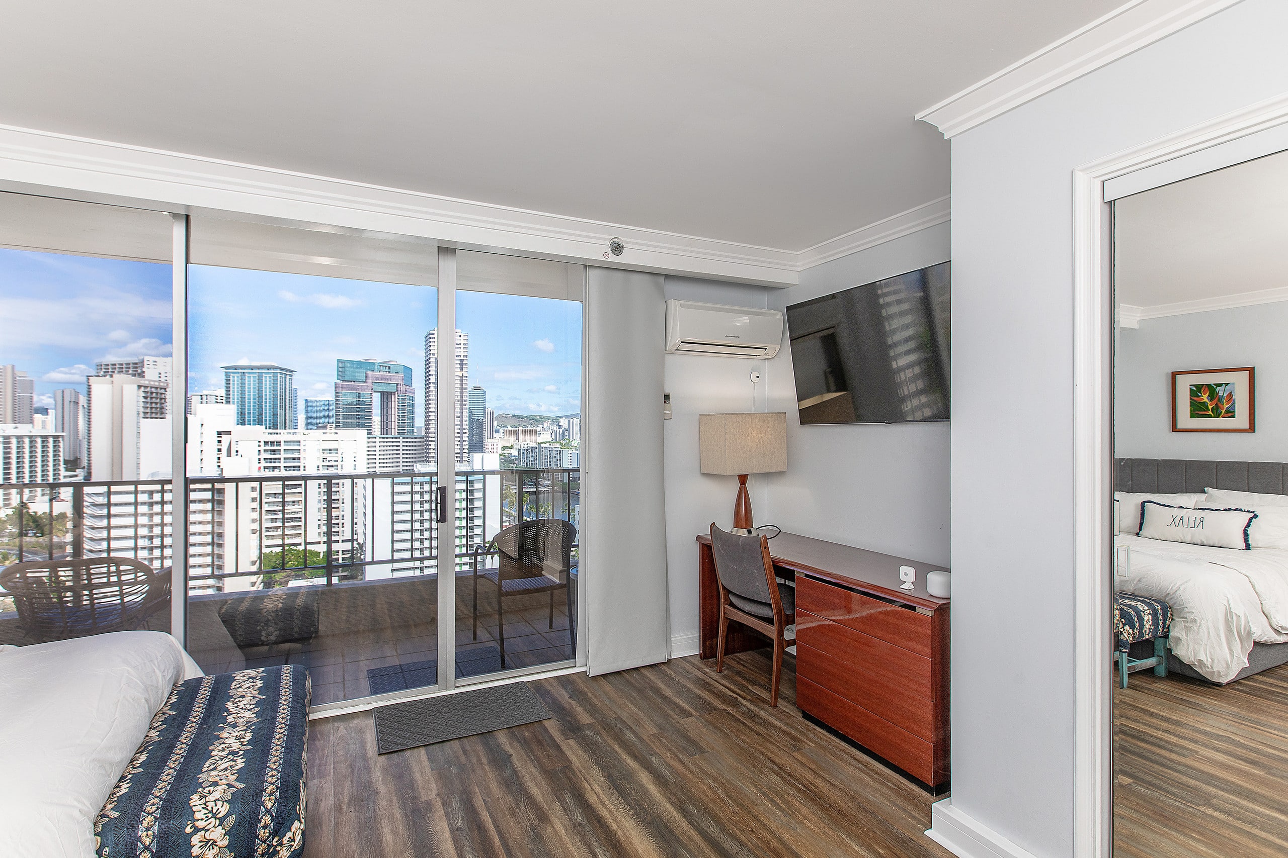 Condo in Honolulu · ★4.93 · 2 bedrooms · 4 beds · 2 baths - Image 10