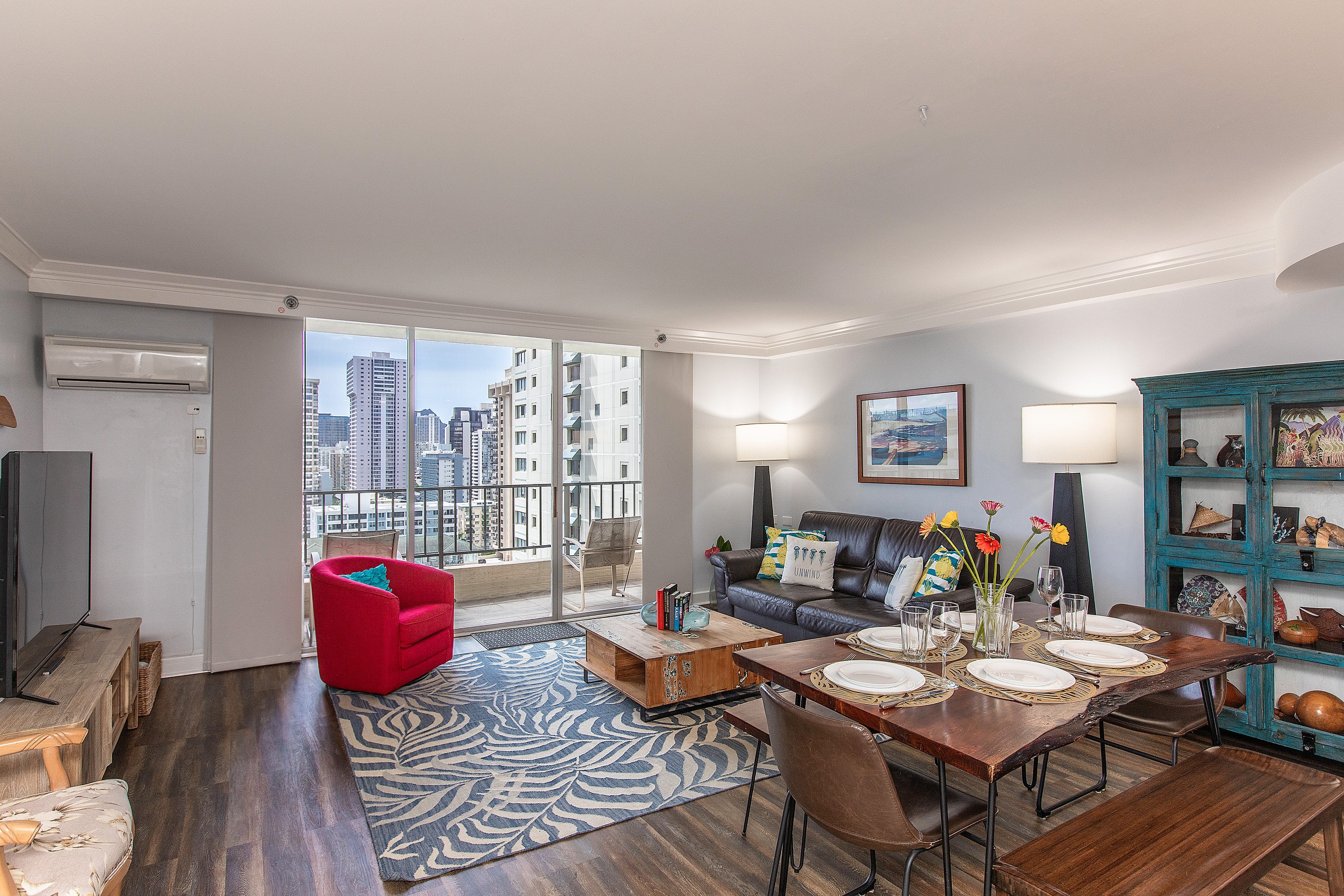 Condo in Honolulu · ★4.93 · 2 bedrooms · 4 beds · 2 baths - Image 4