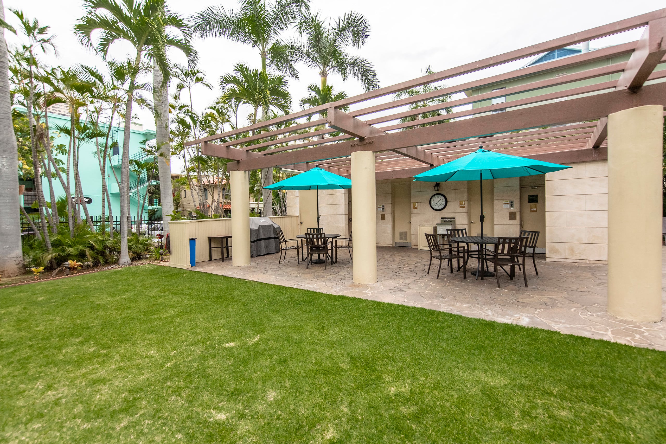 Condo in Honolulu · ★4.93 · 2 bedrooms · 4 beds · 2 baths - Image 15