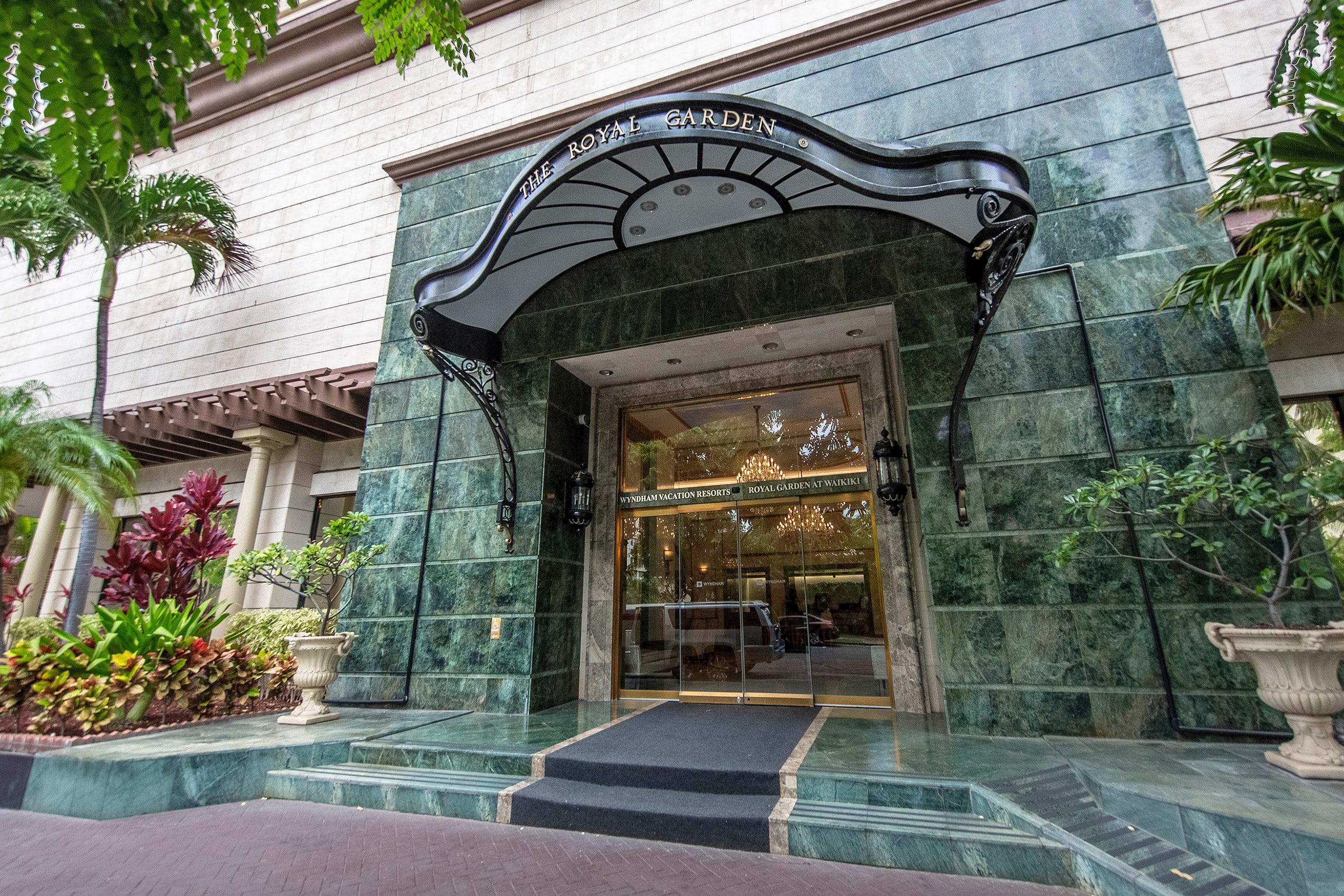 Condo in Honolulu · ★4.93 · 2 bedrooms · 4 beds · 2 baths - Image 22