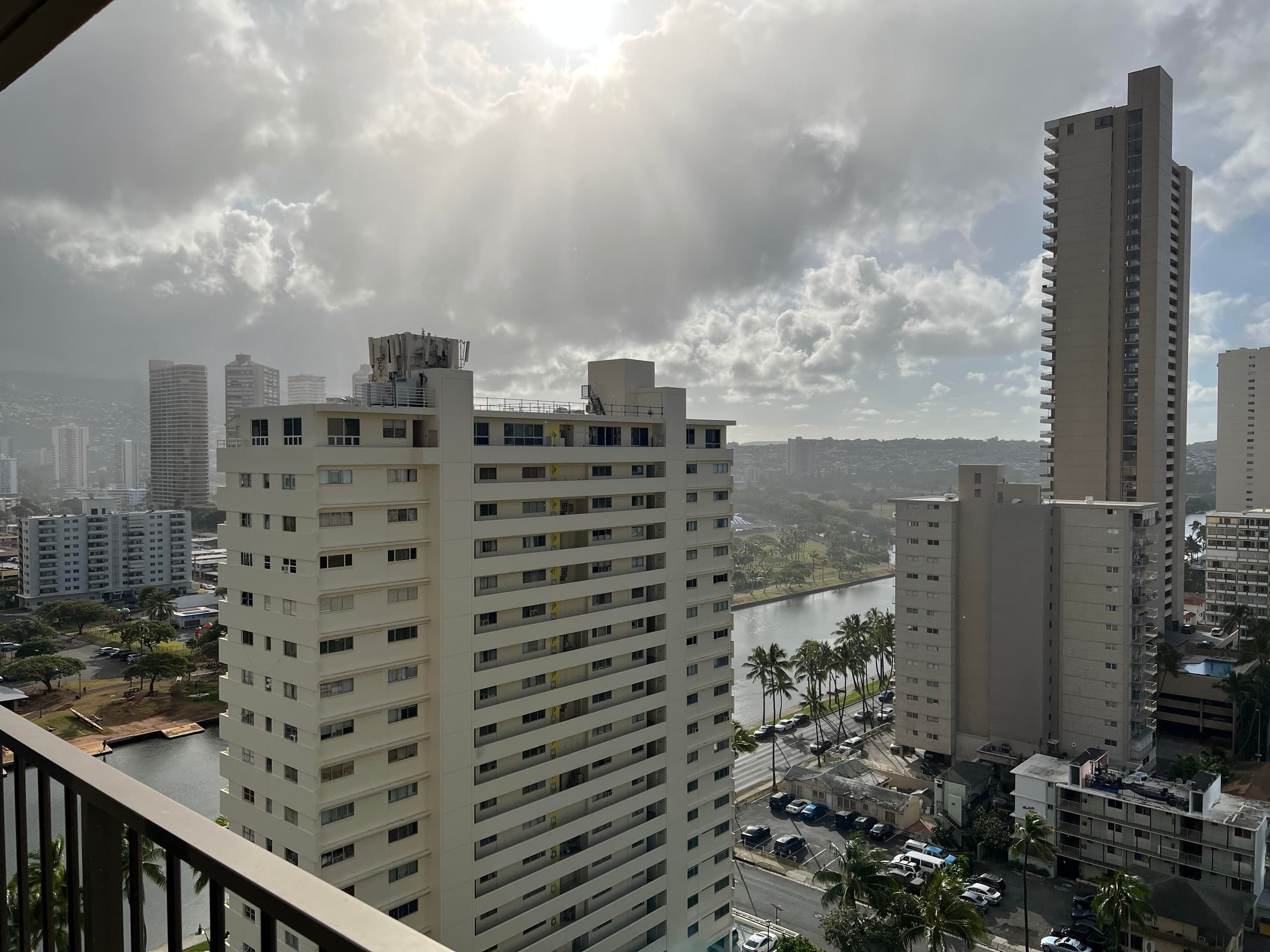 Condo in Honolulu · ★4.93 · 2 bedrooms · 4 beds · 2 baths - Image 20