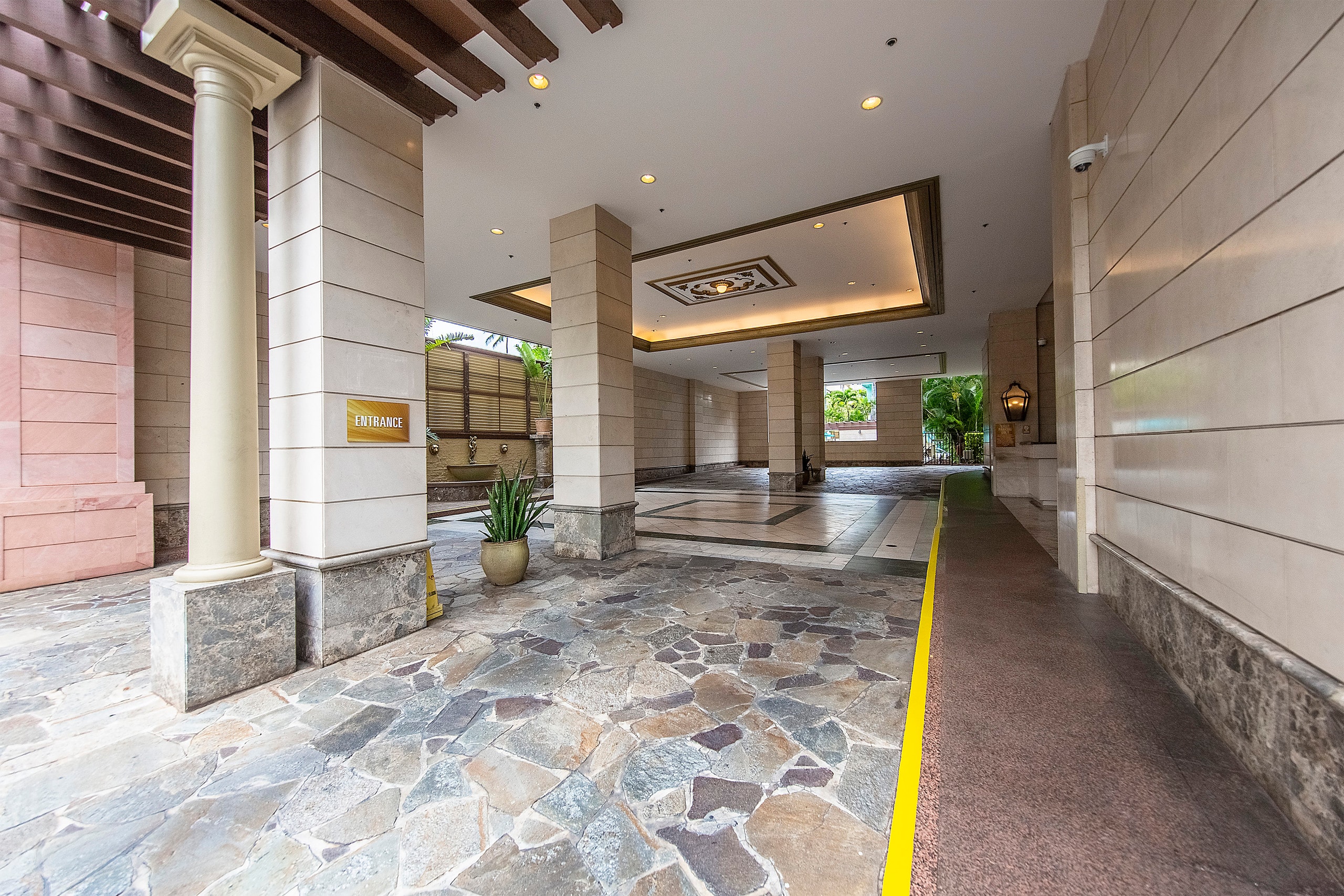 Condo in Honolulu · ★4.93 · 2 bedrooms · 4 beds · 2 baths - Image 23