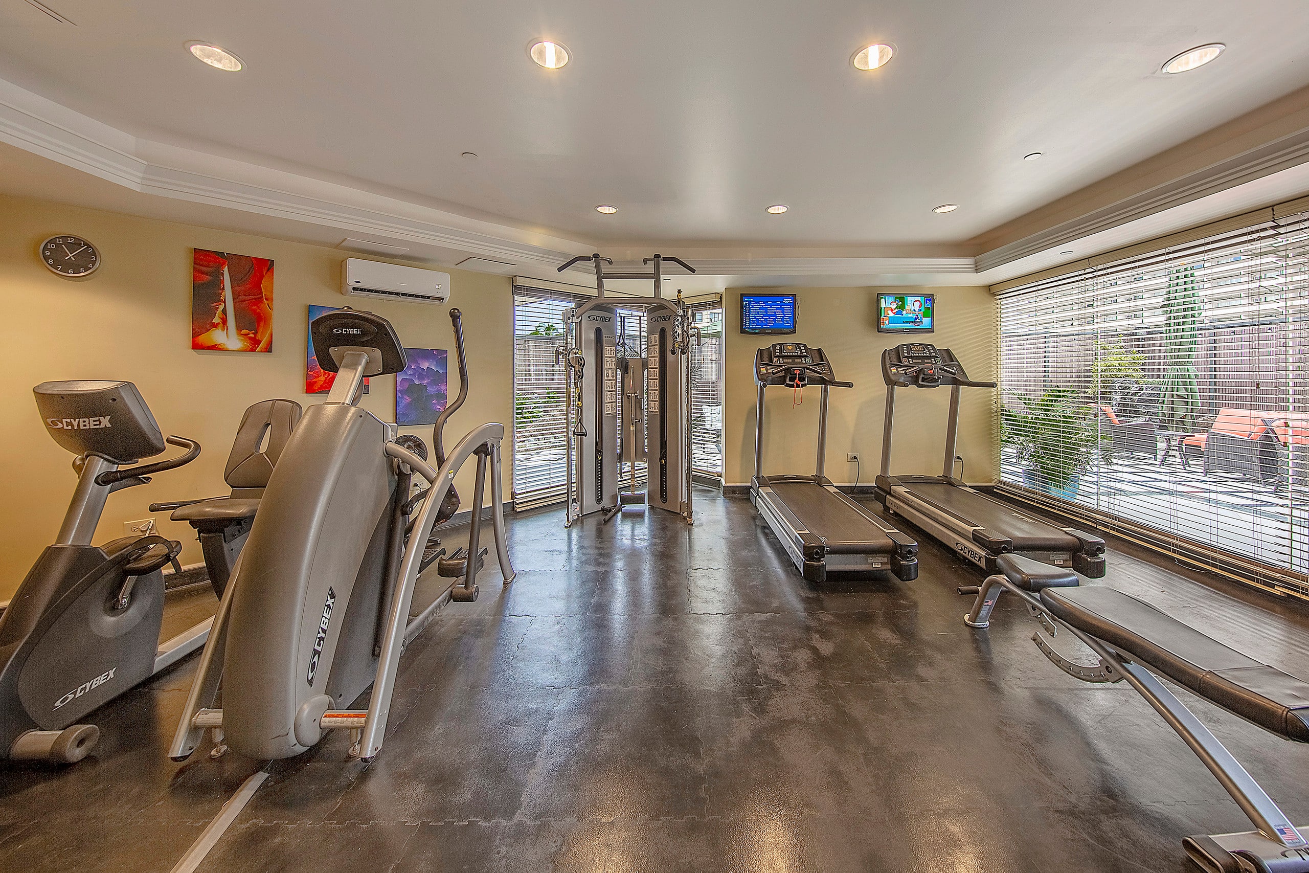Condo in Honolulu · ★4.93 · 2 bedrooms · 4 beds · 2 baths - Image 21