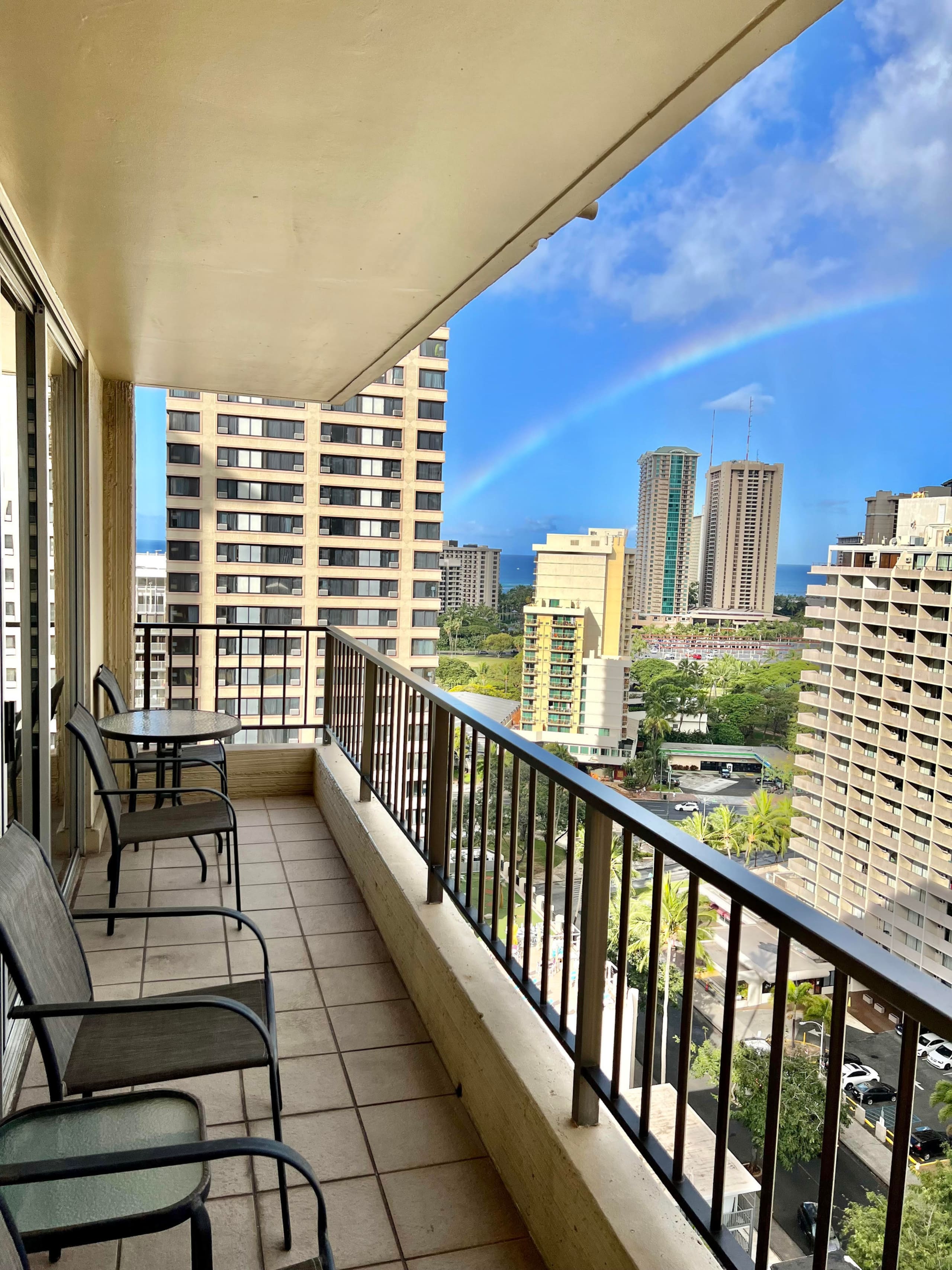 Condo in Honolulu · ★4.93 · 2 bedrooms · 4 beds · 2 baths - Image 16
