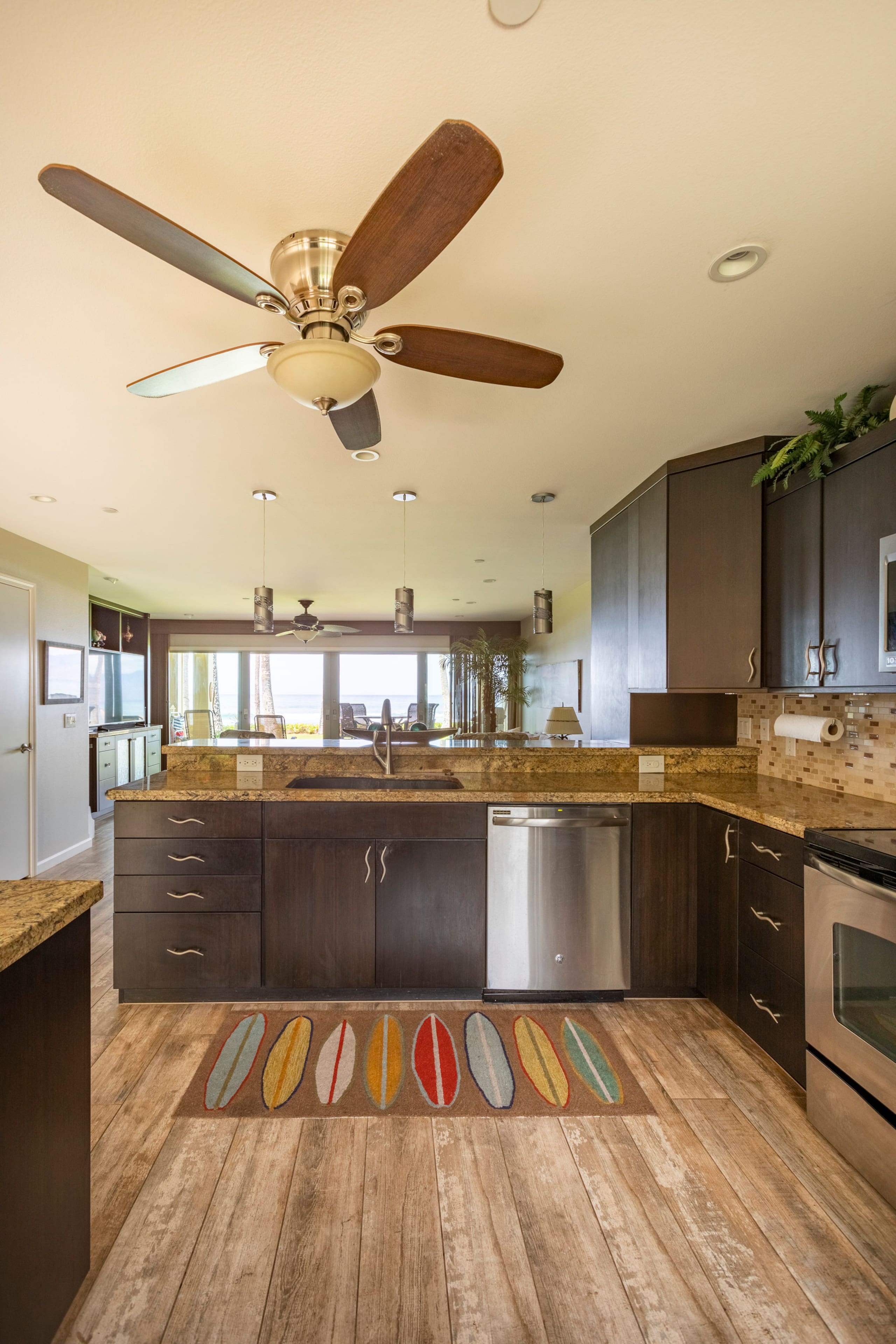 Townhouse in Lahaina · ★4.86 · 2 bedrooms · 2 beds · 2.5 baths - Image 8