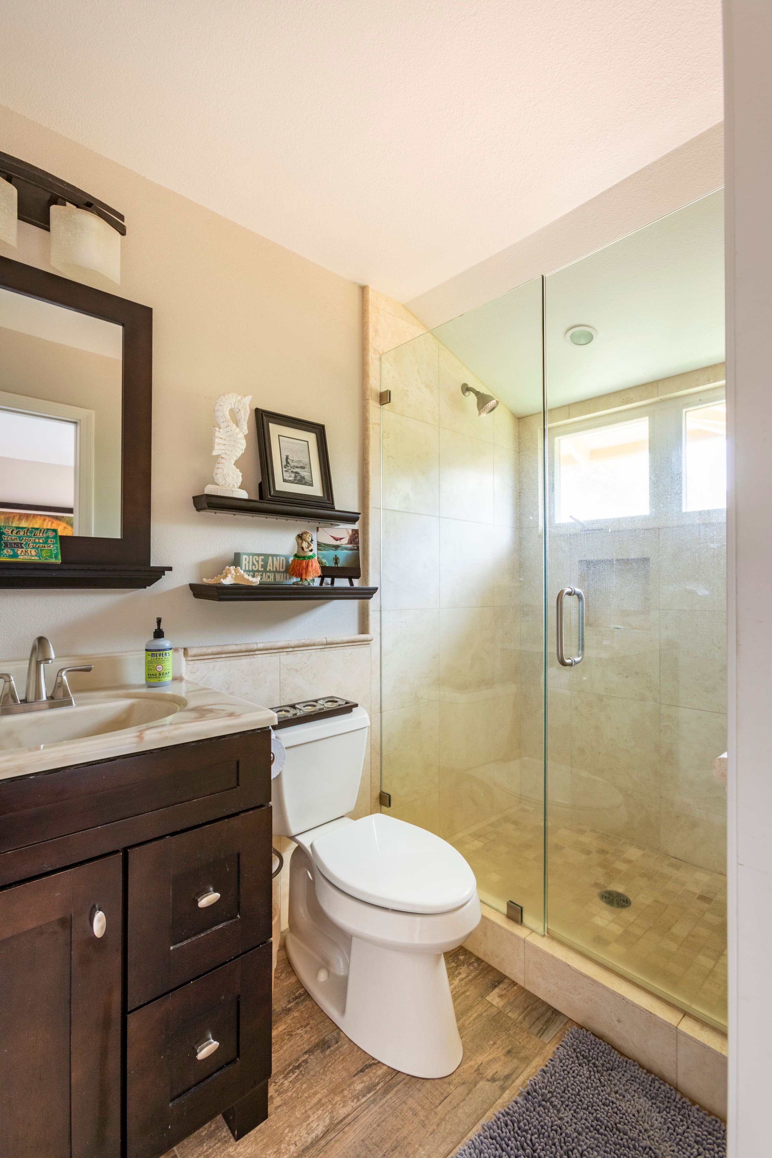 Townhouse in Lahaina · ★4.86 · 2 bedrooms · 2 beds · 2.5 baths - Image 16