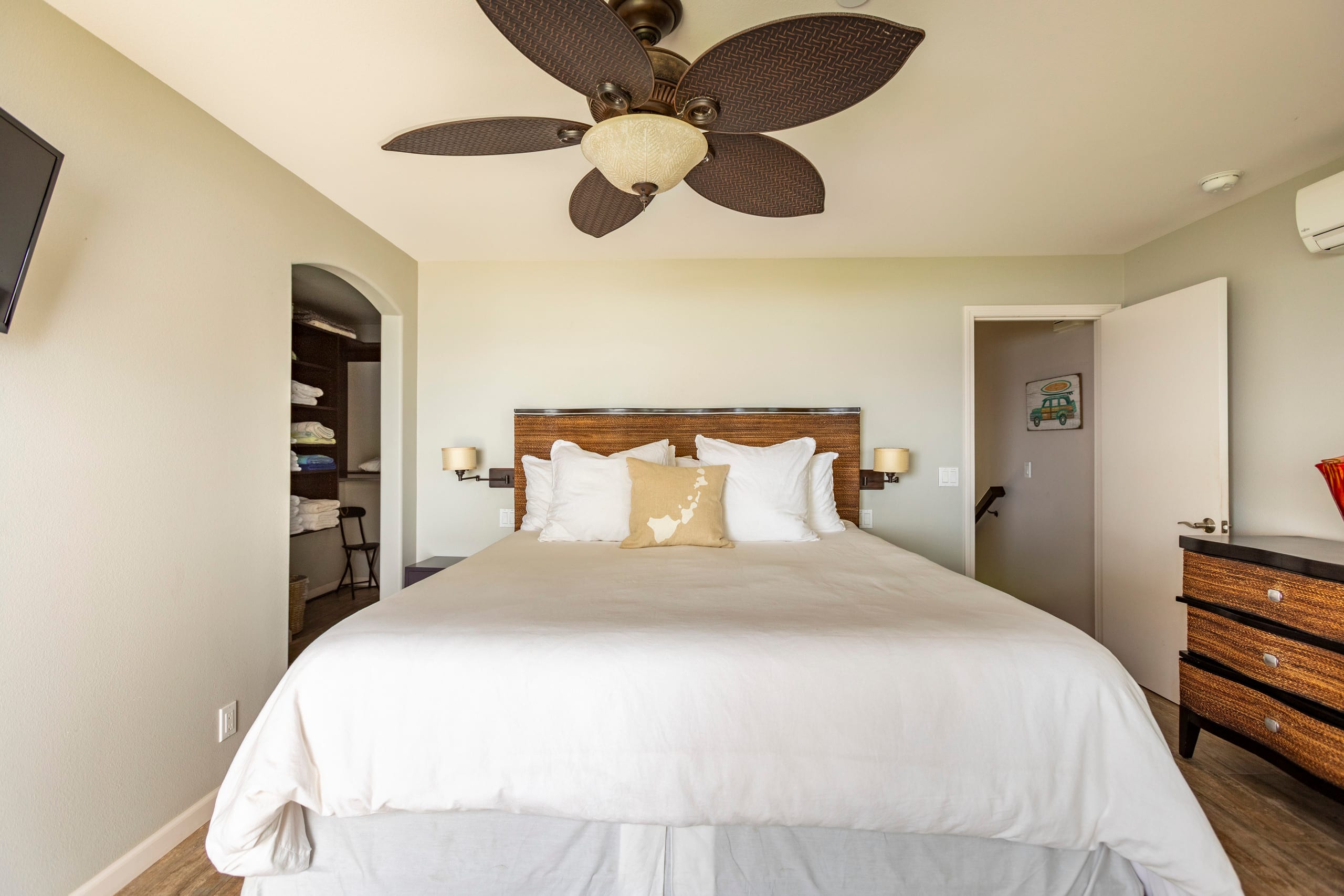 Townhouse in Lahaina · ★4.86 · 2 bedrooms · 2 beds · 2.5 baths - Image 11