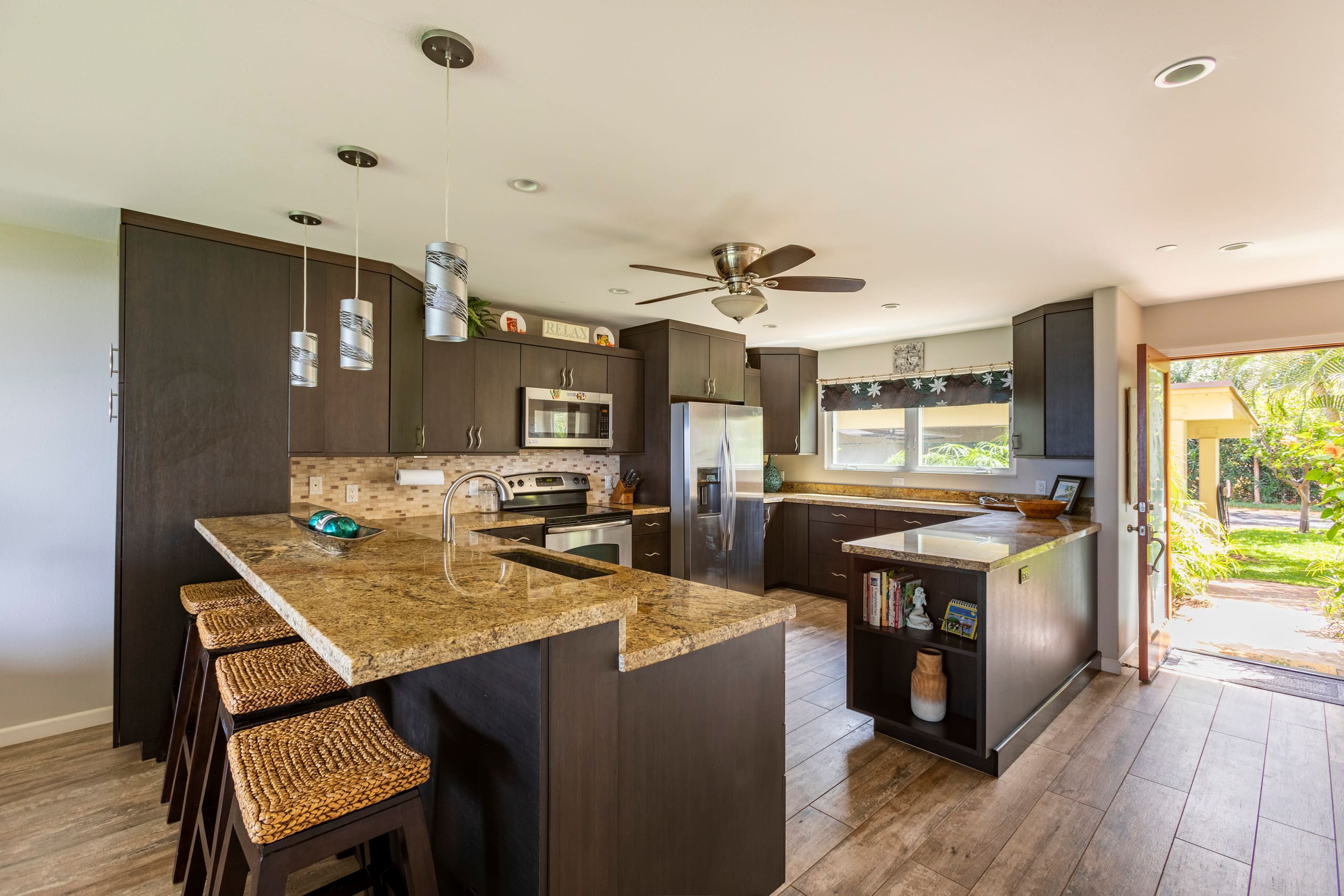 Townhouse in Lahaina · ★4.86 · 2 bedrooms · 2 beds · 2.5 baths - Image 6