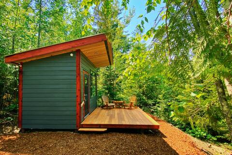 The Thimbleberry MicroCabin near lake, hot tub use