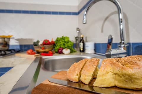 Successful Airbnb property: Borgo la Madrice Terrace flat in Castellammare Del Golfo