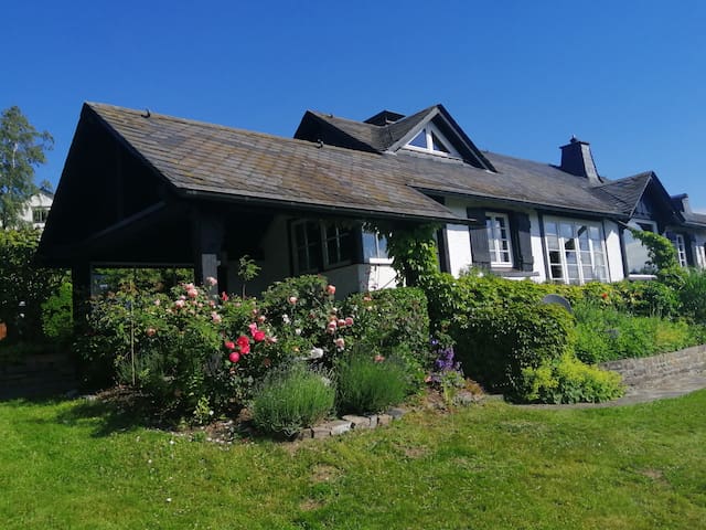 Entire home with 5 bedrooms in Hochsauerlandkreis - gemütliches Cottage mit Seeblick