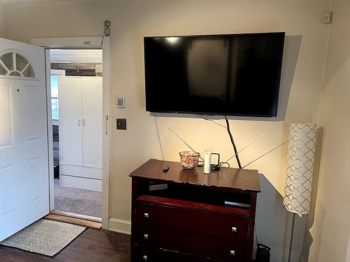 Small & Cozy Two Bedroom Urban Home - Columbus, OH