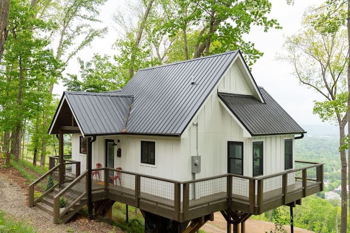 The Farmhouse - Earth & Sky Dwellings - Treehouses for Rent in