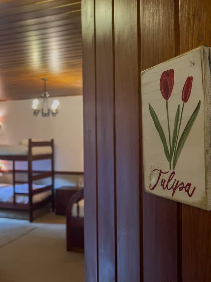 جناح توليب.
ملاحظة: يقع هذا الجناح في جناح غرفة الألعاب.