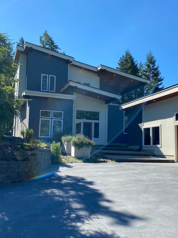 Modern Large Home Private Island Getaway Houses for Rent in