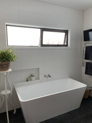 Home away from home – everything you need & more! gallery image 4