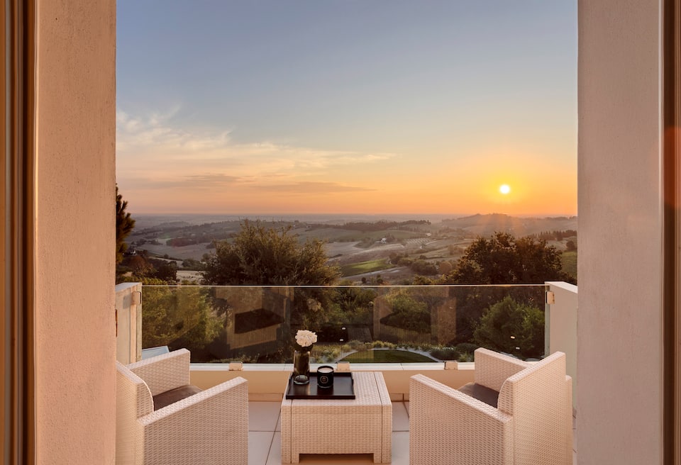 Villa Belvedere, above the Romagna hills, Bertinoro, Emilia-Romagna, Italy, photo 5 of 10