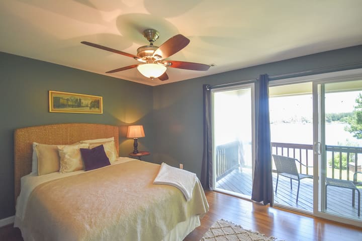 The Virginia Room has a queen sized bed and a balcony overlooking the lake.
