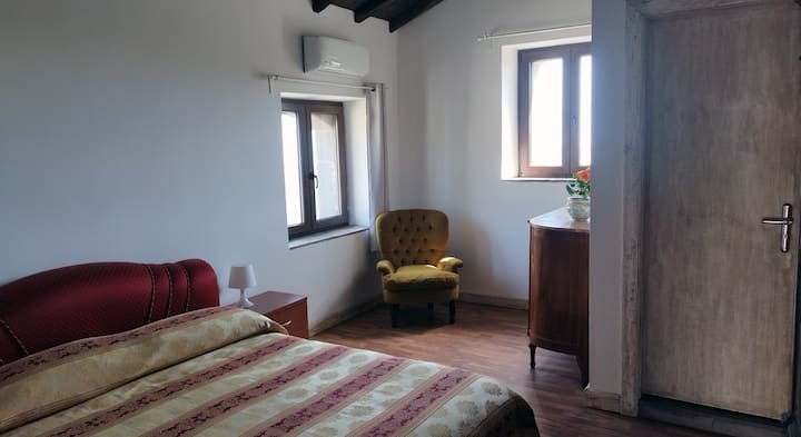 DHOMË GJUMI DOPIO ME BANJË EN-SUITE