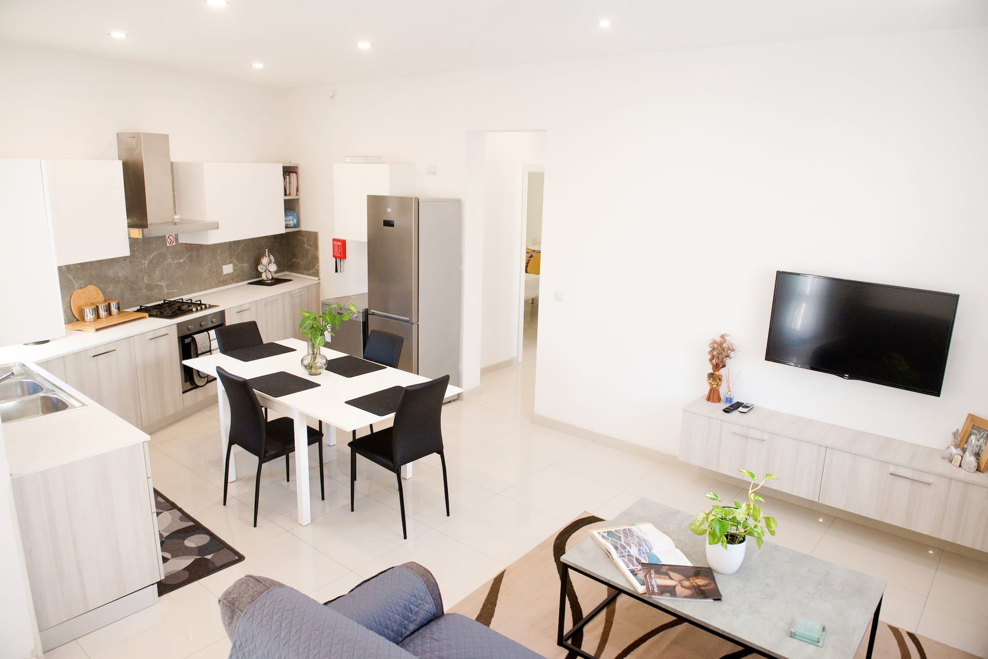 Modern 3BR Apartment with Balcony - Close to Limestone Heritage Park