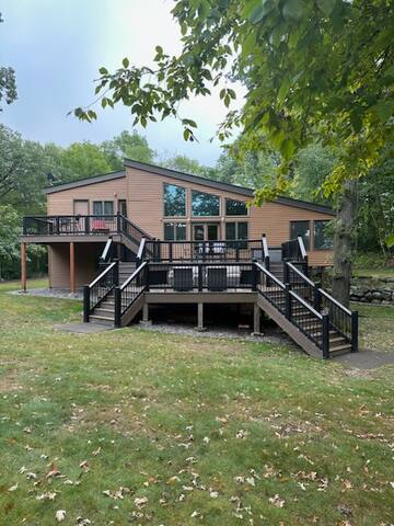 22 Oaks Spacious, secluded Lake House gallery image 3