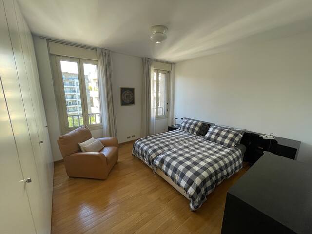 Classic comforts steps from Brera gallery image 4