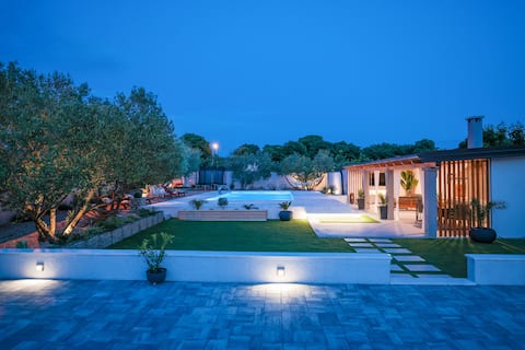 Ana, House with heated pool
