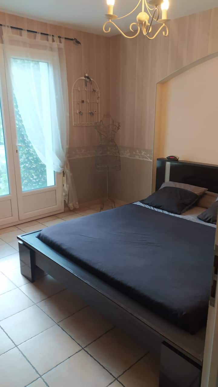 habitación con aire acondicionado en la planta baja