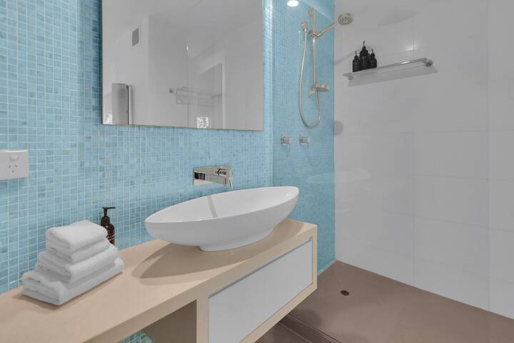 The Cove Noosa – Apartment 21 with Spa gallery image 5