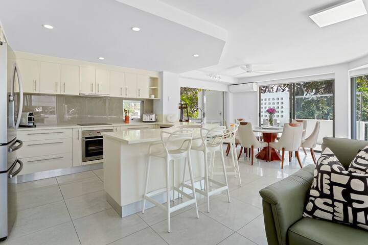 The Cove Noosa – Apartment 9 Ocean Pent gallery image 3