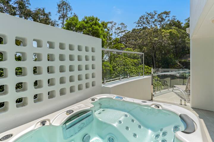 The Cove Noosa – Apartment 9 Ocean Pent gallery image 2