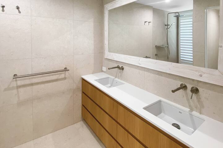 The Cove Noosa – Apartment 18 Ocean Suite with Spa gallery image 5