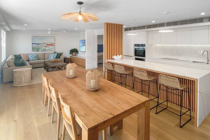 The Cove Noosa – Apartment 18 Ocean Suite with Spa gallery image 2