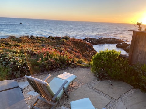 Oceanfront, Private Cove, Walk to Beach.