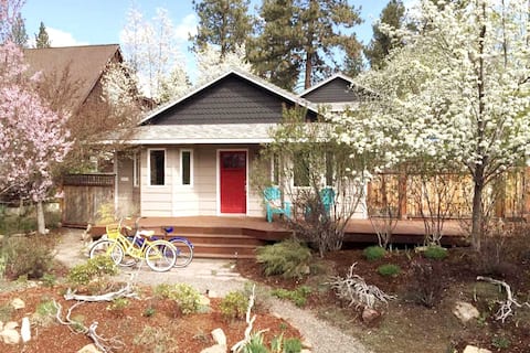SALE:  Westside Walkable | Hot Tub | Dogs | Bikes