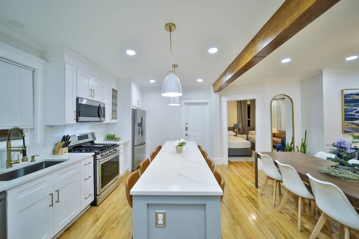 Large Triplex Backyard near T 4 GroupsBusiness gallery image 4