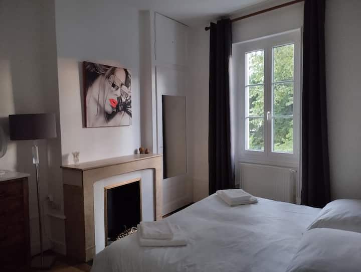 Chambre 1 lit king size 200 x200