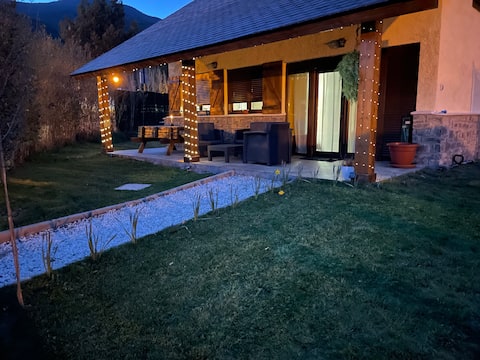 House in Villanúa: Nature, Comfort and Pines