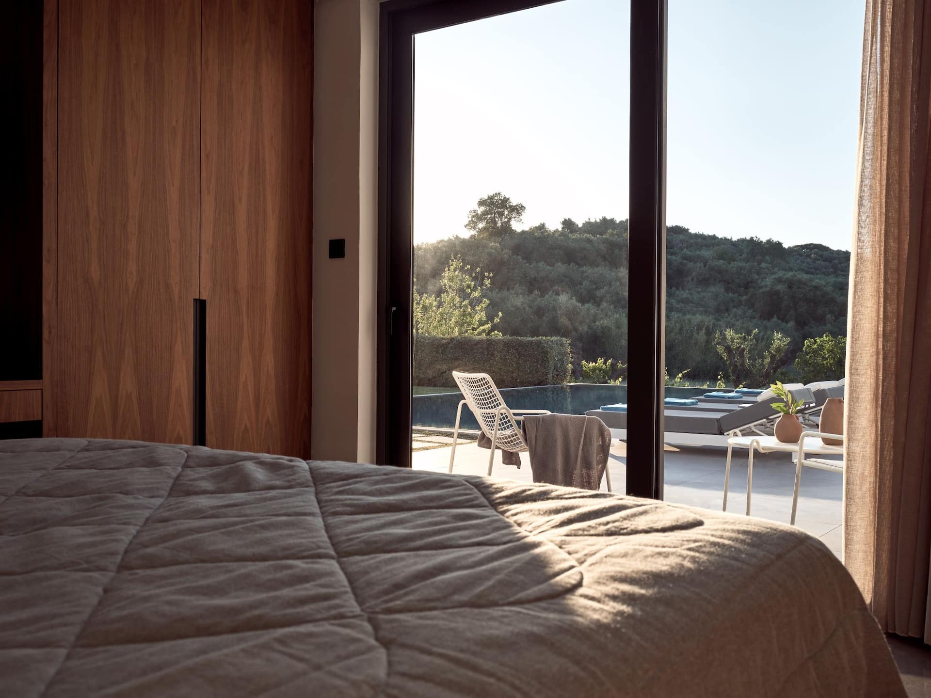 Drallos Luxury Villa - Private Heated Pool & Sleeps 15, by ZanteWize — photo 4