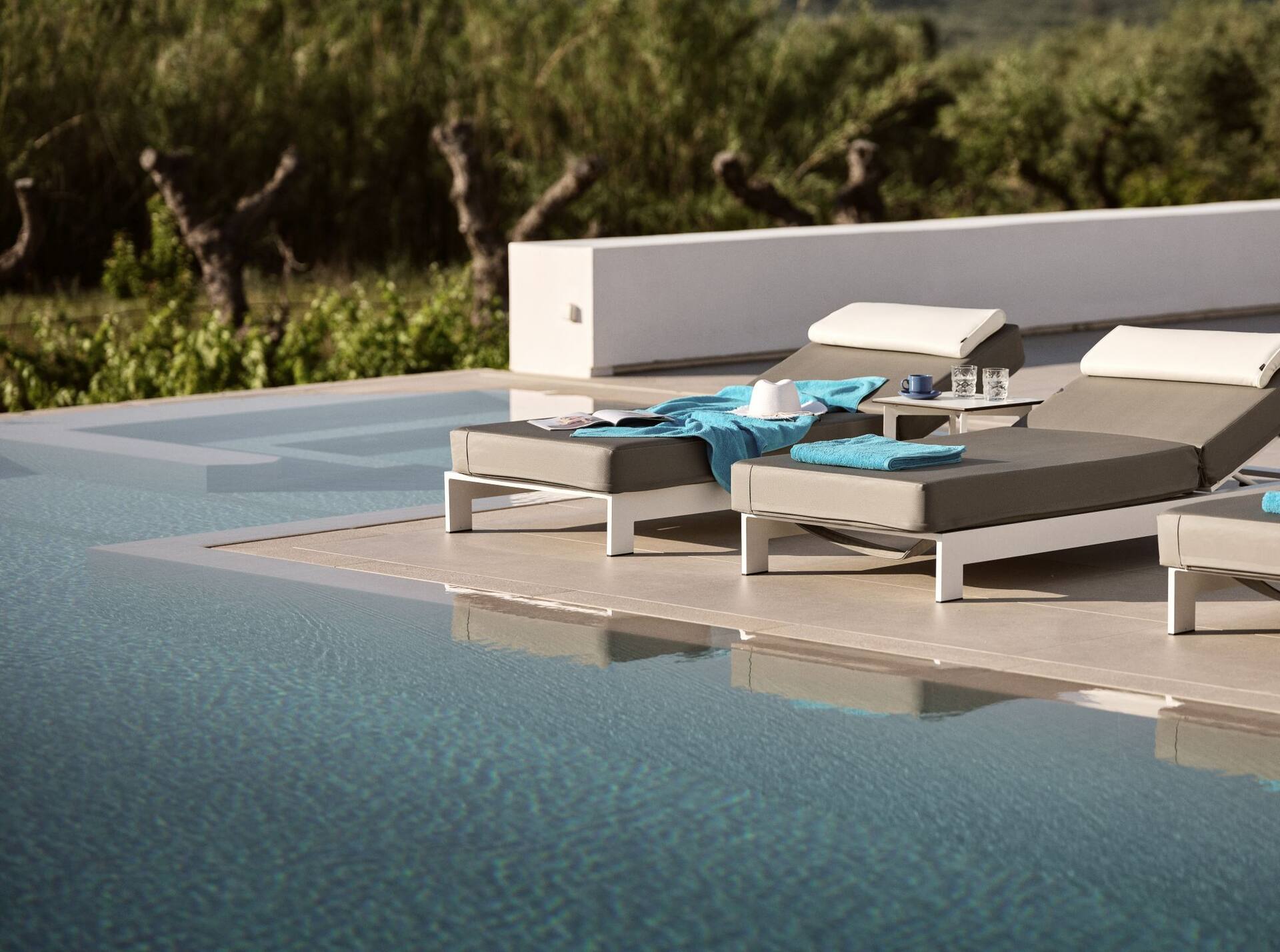 Drallos Luxury Villa - Private Heated Pool & Sleeps 15, by ZanteWize — photo 3