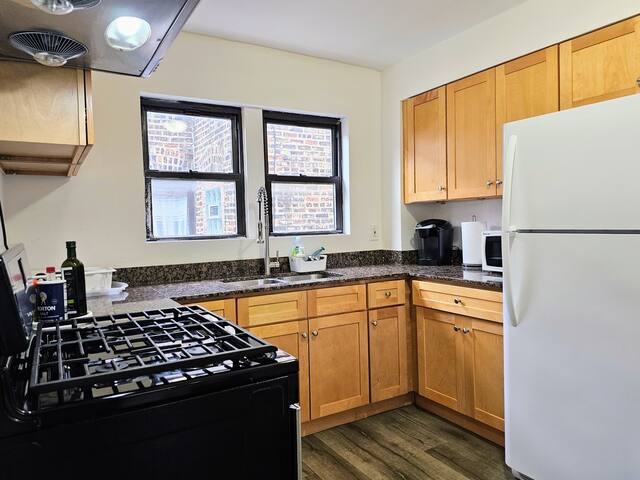 1 #31 – 4 Bedroom Condo – McCormick Place gallery image 5