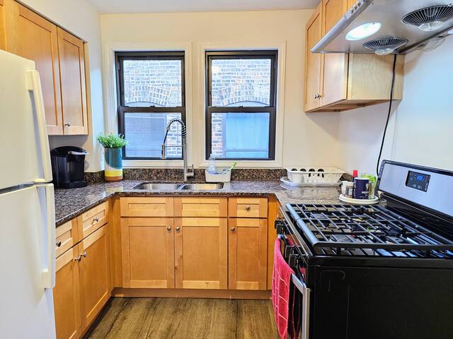 1 #31 – 4 Bedroom Condo – McCormick Place gallery image 4