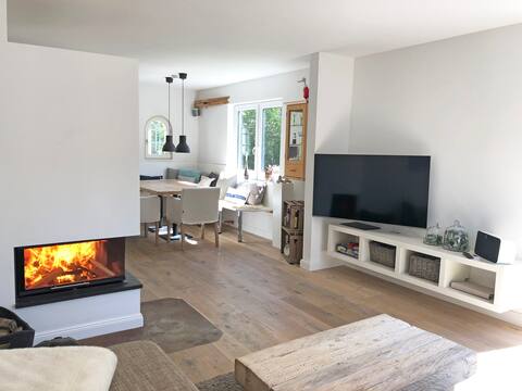 Bright apartment with fireplace, sauna, garden & veranda