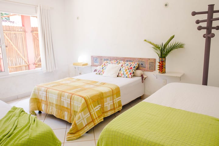 Стая на първия етаж с две двойни легла + единично легло, вентилатор. До банята е