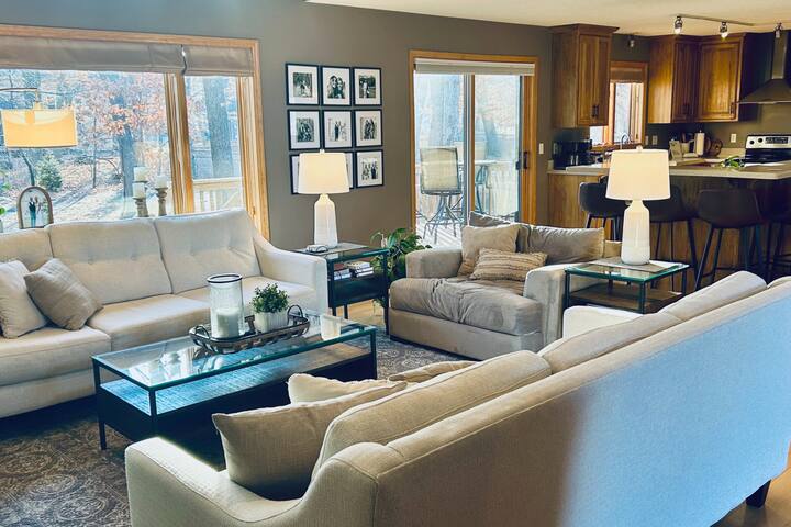 Wooded Sanctuary Private Home gallery image 3