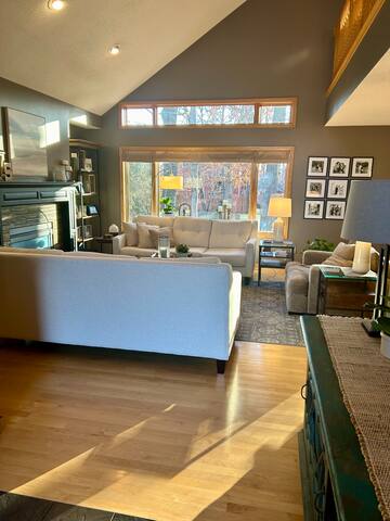 Wooded Sanctuary Private Home gallery image 4