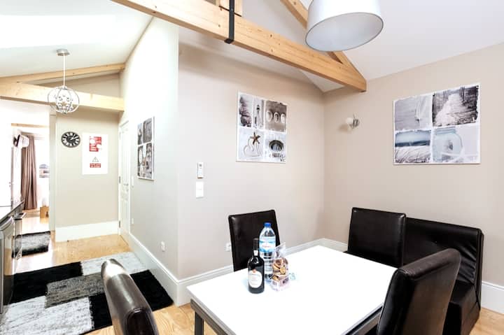 Black And White 4th Floor - Downtown Apartment - Oporto