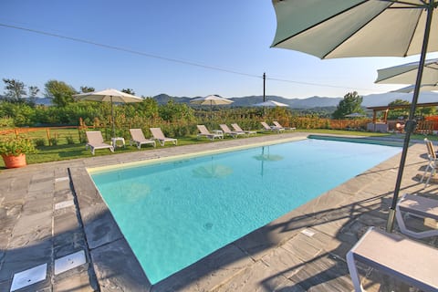 Exclusive Villa with Pool / Garden